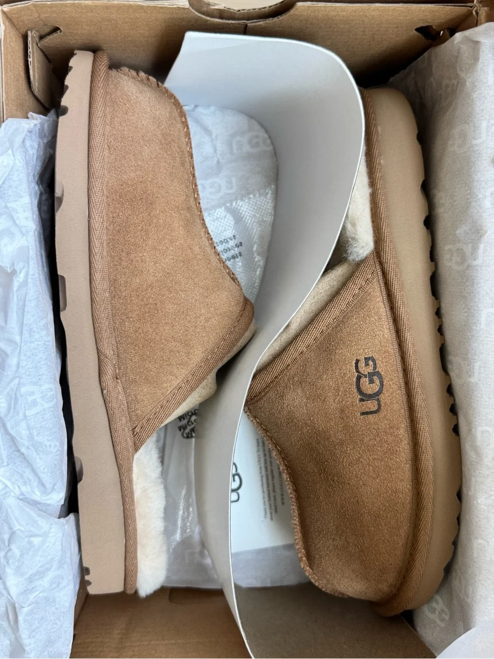 BEAND NEW UGG Keegan Slipper USA size 3 (Chestnut)